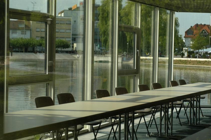 Konferenzräume Konferenzräume mit parlamentarischer Bestuhlung der Kongresshalle Böblingen