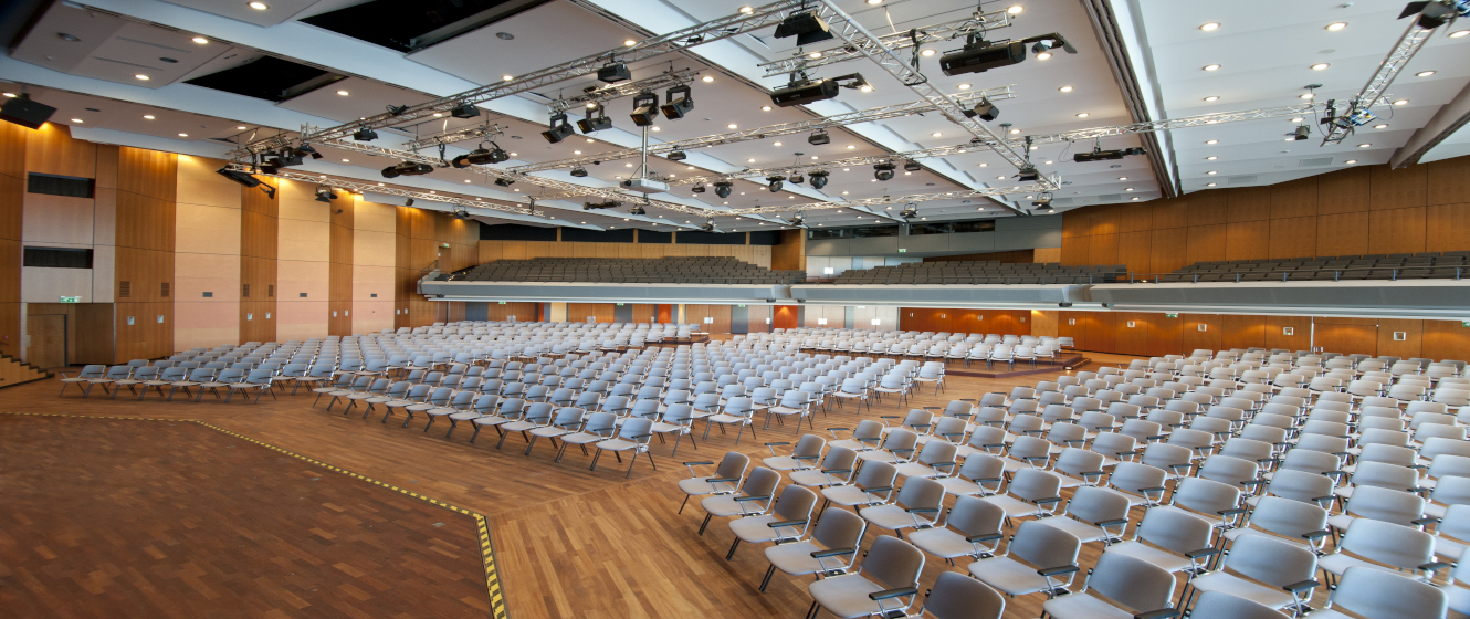 Europa Saal der Kongresshalle Böblingen mit Reihenbestuhlung